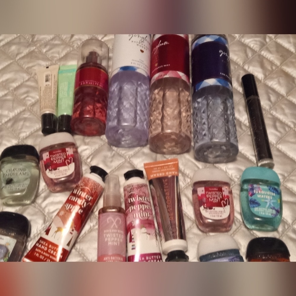 Red Heart Basket with Bath & Bodyworks   Products - Picture 2 of 4
